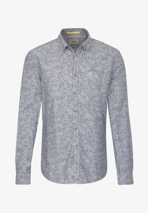 Chemise bleu clair à manches longues avec boutons, motif subtil de feuilles bleu foncé et une poche poitrine unique sur le côté gauche.