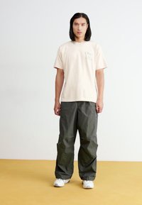Obey Clothing DEVON GIANT PANT - Armijas stila bikses - chimera