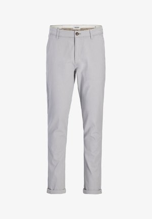 Pantaloni grigio chiaro a gamba dritta con risvolti, chiusura con bottone e zip, passanti per cintura e tessuto leggermente strutturato.