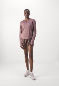 Nike Performance ONE CLASSIC - Long sleeved top - smokey mauve