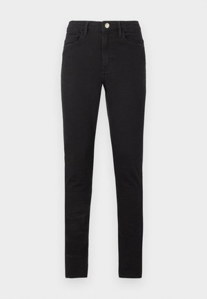 Schwarze Skinny-Jeans mit hohem Bund, vorderer Knopfleiste, Reißverschluss und fünf Taschen, auf einfarbigem Hintergrund präsentiert.