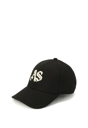 Casquette de baseball noire avec logo "AS" stylisé en blanc brodé sur le devant, visière courbée et œillets de ventilation sur les panneaux.