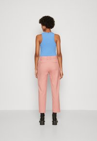 Tommy Hilfiger CORE - Chino - teaberry blossom
