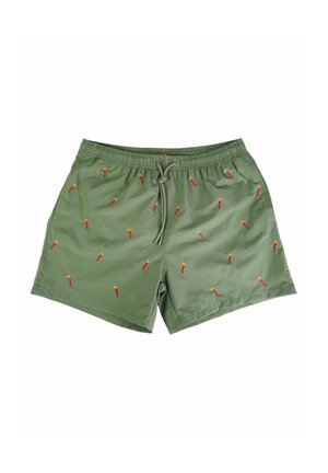 Shorts verdi con vita elastica, stampa di peperoncini rossi e gialli e chiusura frontale con coulisse.