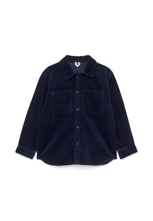 Camisa de pana azul marino de manga larga con cuello, cierre de botones en el delantero y dos bolsillos parche en el pecho.