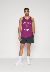 Under Armour SHORT - Sports shorts - black/white