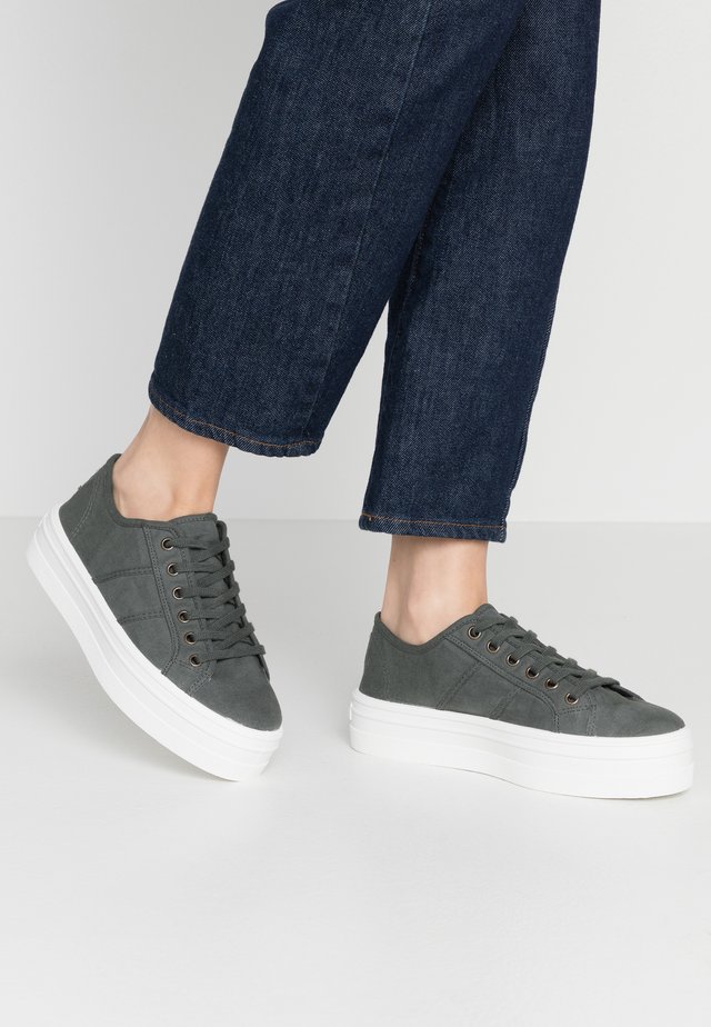Zapatillas - plomo