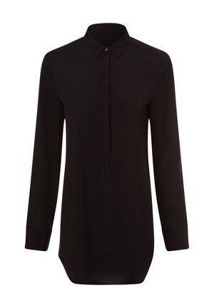Blouse noire à manches longues avec col pointu et patte de boutonnage cachée, coupe droite et ourlet légèrement arrondi.