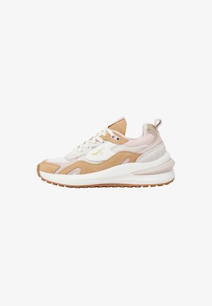 Sneakers con una combinazione di materiali beige, rosa e bianchi; texture in suede e mesh; suola bianca spessa; sistema di lacci; logo prominente.