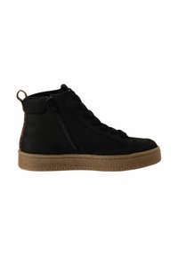 Sneaker montante noir avec un dessus en cuir texturé, fermeture éclair sur le côté et semelle en caoutchouc. Présente un accent marron contrastant au talon.