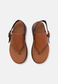 FitFlop FITFLOP X ROKSANDA NEW F MODE STACKED SOLE SANDAL - Sandale cu baretă între degete - turtledove/rich tan/inkling