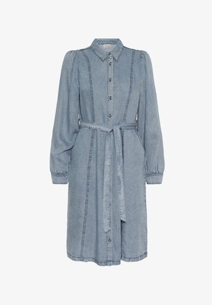 Svetlomodré džínsové šaty s golierom, nafúknutými rukávmi, zapínaním na gombíky vpredu, opaskom v páse a zvislým švovým detailom.