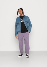 Pegador CALI OVERSIZED TEE UNISEX - T-shirt estampada - black sunrise