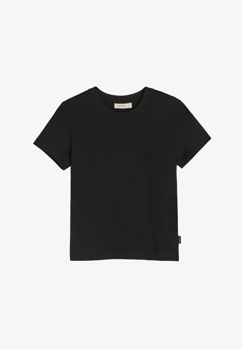 Czarny t-shirt z krótkim rękawem, wykonany z gładkiego bawełnianego materiału. Posiada okrągły dekolt i małą wtkana metkę na bocznej szwie.