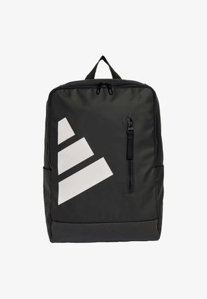Schwarzer Rucksack mit glatter Textur, der ein großes weißes dreieckiges Design, eine vordere Reißverschlusstasche und einen oberen Tragegriff aufweist.