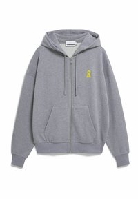 Grijze zip-up hoodie van zachte stof, met een voorzak, verstelbare trekkoorden en een klein geel lintlogo op de borst.