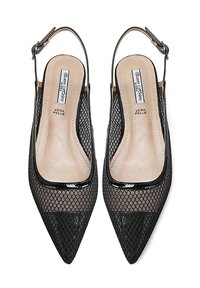 Décolleté slingback neri in rete con punta affilata, fodera in pelle e cinturino regolabile. Presentano un delicato motivo a rete e una soletta beige liscia.
