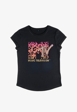 Schwarzes kurzärmliges T-Shirt mit umgeschlagenen Ärmelbündchen und einem MTV-Logo mit pink-orangefarbenem Leopardenmuster im Hintergrund sowie dem Schriftzug "Music Television" darunter.