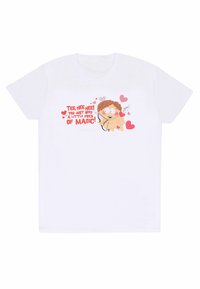 Maglietta bianca con un cupido dei cartoni animati che tiene un arco, circondato da cuori e con il testo che dice: "Ehehe! Ti serve solo un piccolo pizzico di magia!"