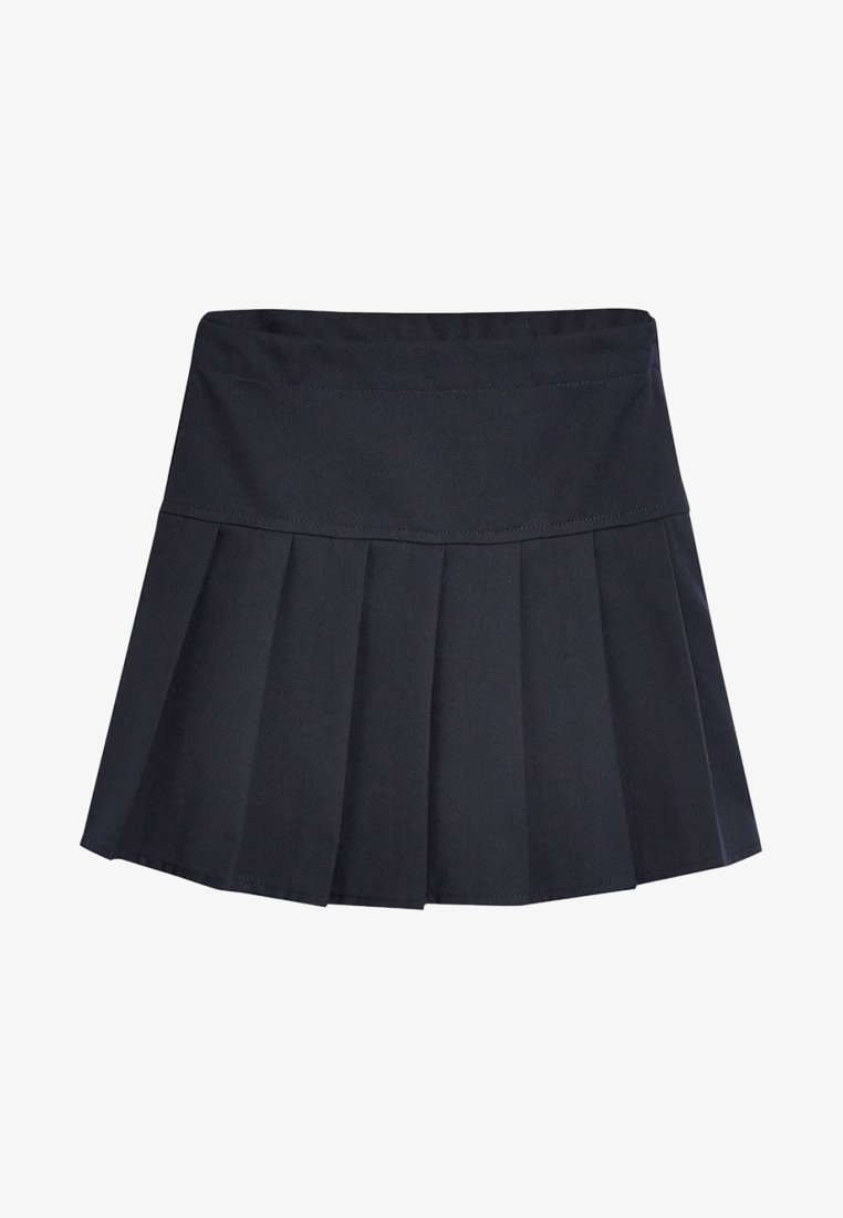 Jupe plissée noire avec large ceinture, longueur courte et plis verticaux espacés uniformément.