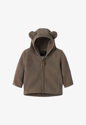 Braune Babyjacke aus Fleece mit Kapuze, kleinen Bärenohren und einem Reißverschluss vorne.