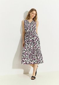 Cecil SOMMER MIT PRINT - Freizeitkleid - weiß