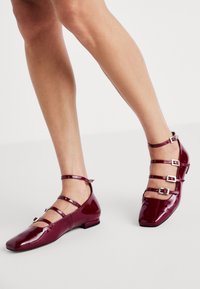 LUKE ONIX WINE BURGUNDY BALLET FLATS - Ballerine con cinturino - red