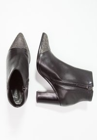 Schutz Botines bajos - black