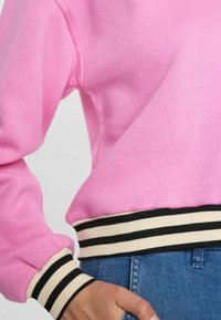 Nümph NUADA - Mikina - fuchsia pink