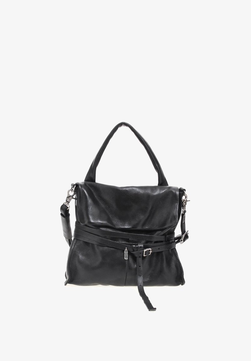 Sac à main en cuir noir avec poignée supérieure, bandoulière amovible, rabat avant et détail de ceinture décorative avec boucle en métal.