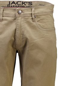 Pantalones de algodón beiges con un acabado texturizado, que presentan un bolsillo frontal, cierre de botón y cinturilla con marca, exhibiendo un diseño casual.