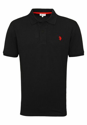 Polo en coton noir avec un col, une patte de boutonnage à trois boutons, et un petit logo rouge brodé sur la poitrine gauche.