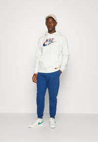 Jordan WARMUP PANT - Calças de fato de treino - french blue