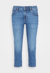 Ljusblå denimjeans med rak bendesign, framfickor och knäppning. Blekt utseende med subtila slitningar.