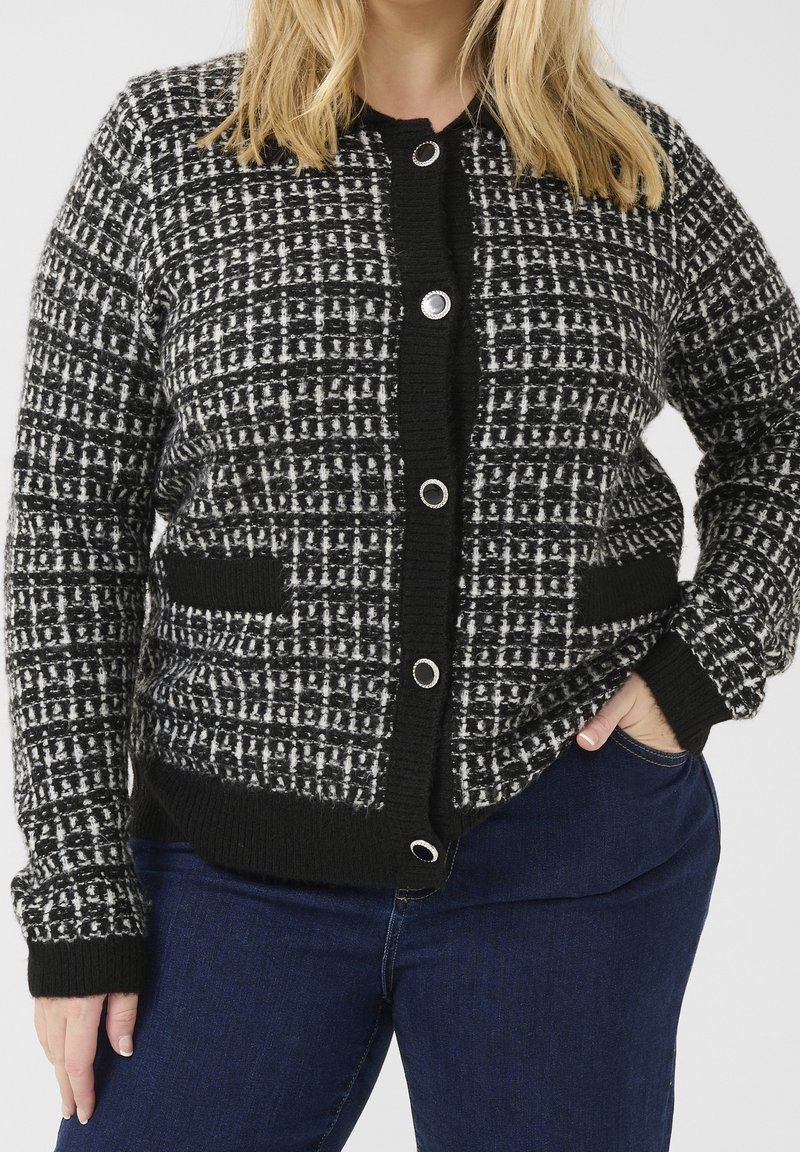 Schwarz-weißer kariert Cardigan mit Knopfleiste, gerippten Manschetten und Taschen, aus strukturiertem Strickmaterial.