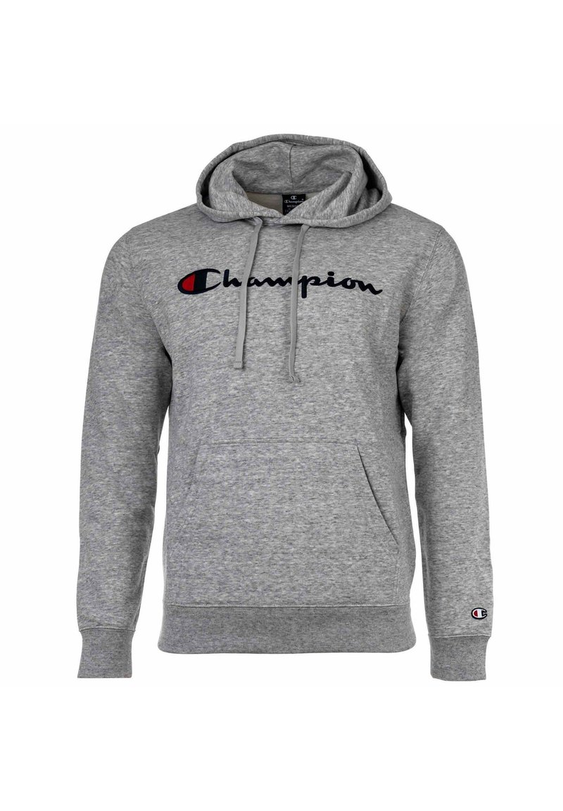 Sivá mikina s kapucňou, s nápisom "Champion" v čiernej písanej norme a malým logom v červenej farbe. Na prednej strane je klokanie vrecko.