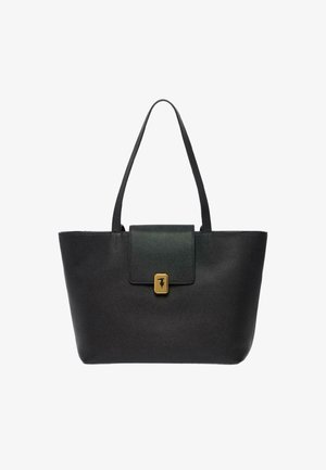 Zwarte totebag van textuurmateriaal met een magnetische klepsluiting en gouden hardware. Beschikt over twee stevige handvatten voor het dragen.