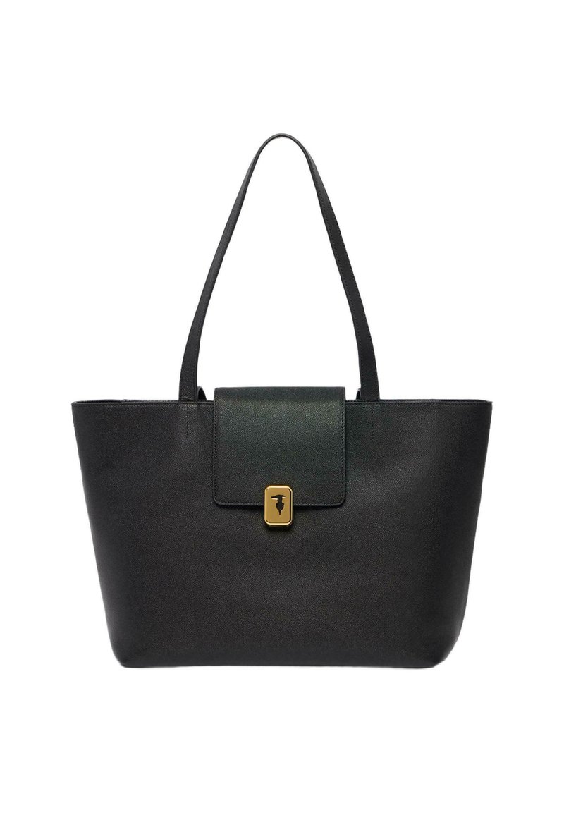 Svart toteväska i texturerat material med magnetisk flikstängning och guldfärgade detaljer. Har två robusta handtag för bärande.