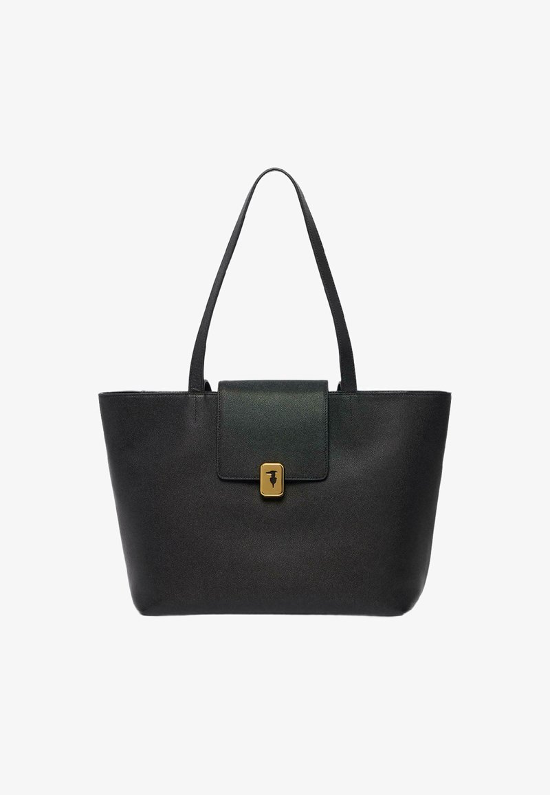 Svart toteväska i texturerat material med magnetisk flikstängning och guldfärgade detaljer. Har två robusta handtag för bärande.