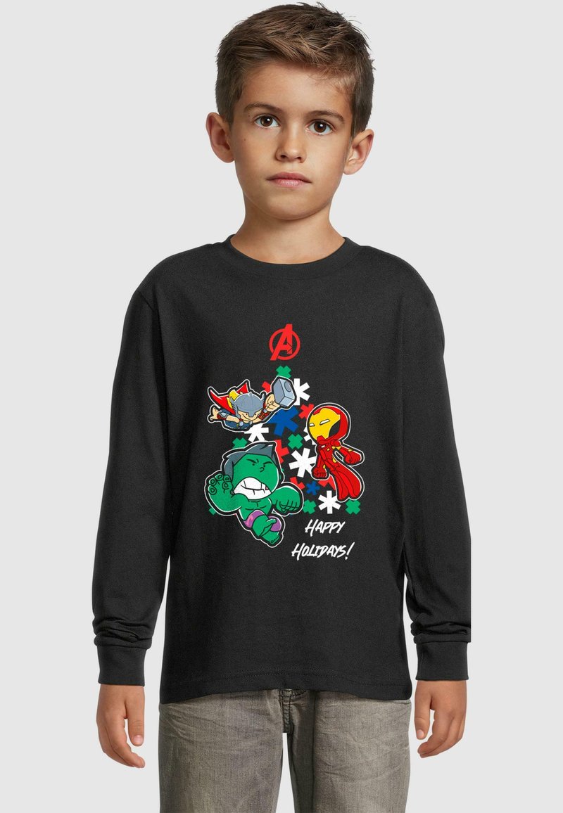 Juodas ilgomis rankovėmis T-shirt su spalvingais komiksų „Avengers“ personažais, tekstu „LINKSMŲ ŠVENČIŲ!“ ir snaigių akcentais priekyje.