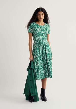 APRIL DRESS - Trikotaažkleit - green/woodland floral dark stem