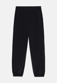 Svarta träningsbyxor i lätt, texturerat material med elastisk midja och samlade muddar. Har en liten grön accent.
