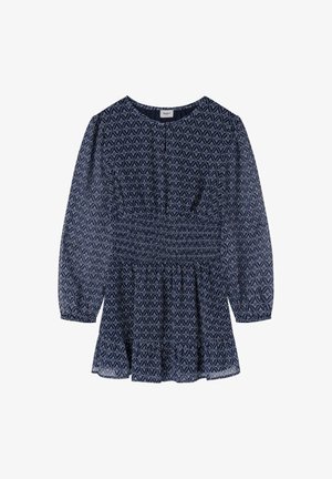 Námořnické modré šaty s diamantovým vzorem, dlouhými rukávy, smockovaným pasem a volánkovým lemem. Vyrobeno z lehké tkaniny s texturovaným povrchem.