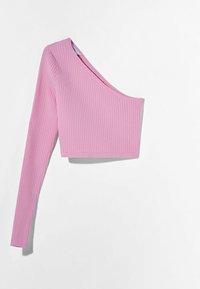 Top corto rosa asimétrico hecho de tela acanalada. Una manga larga y un escote amplio, con una silueta ajustada.