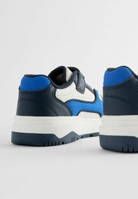 Next REGULAR FIT - Sportcipő - blue white