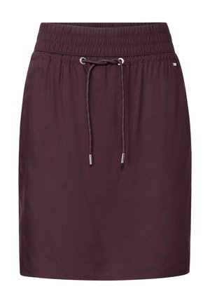 Burgundy hame, jossa on elastinen vyötärö ja säädettävä nyöri. Valmistettu sileästä kankaasta, rennosta leikkauksesta ilman näkyviä kuvioita.