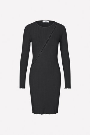Robe noire à manches longues côtelée, présentant une silhouette ajustée, un ourlet festonné et un détail découpé distinctif sur un côté.