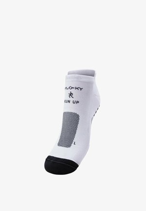 Calzino alla caviglia bianco con punta nera, ventilazione in rete e testo "FLY KY RUN UP" con logo figura che corre su sfondo bianco.