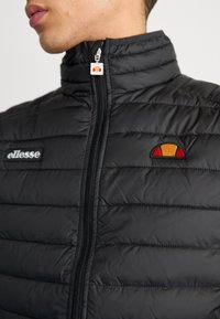 Ellesse Weste - black