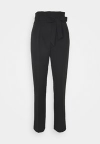 Zwarte high-waisted broek gemaakt van gladde stof, met een strikceintuur, een getailleerde pasvorm en rechte pijpen, zonder zichtbare patronen.